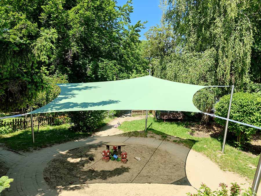 Sonnensegel für einen Kindergarten aus Soltis 86
