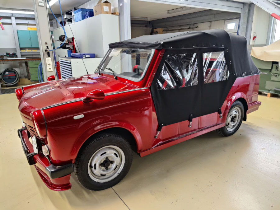 Trabant Kübel in rot mit Verdeck Sonnenland schwarz