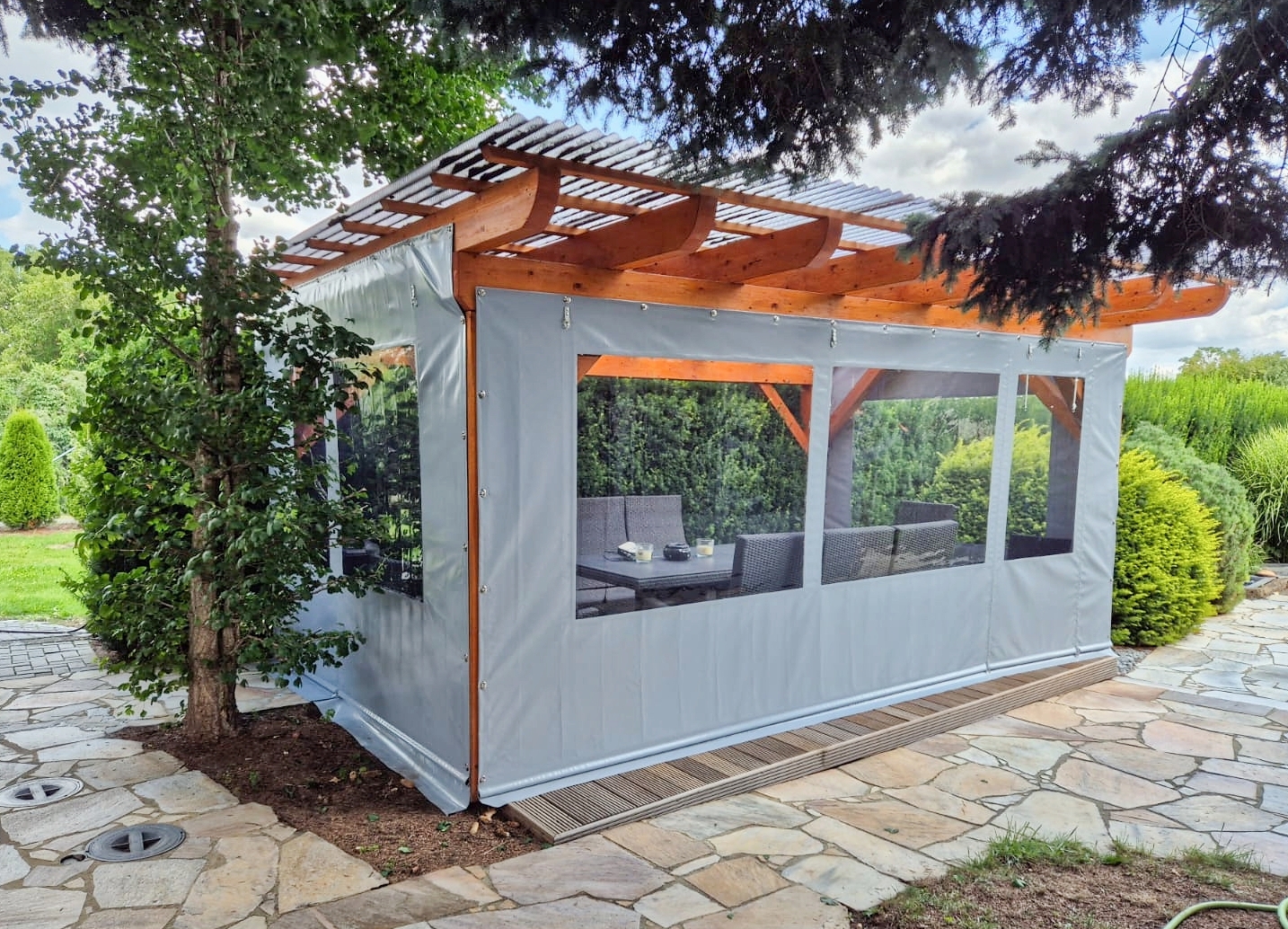 Wetterschutzplane mit Foliefenster